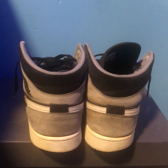 I’m selling a size 12 Jordan shoes for men if interested - Picture 4 of 5